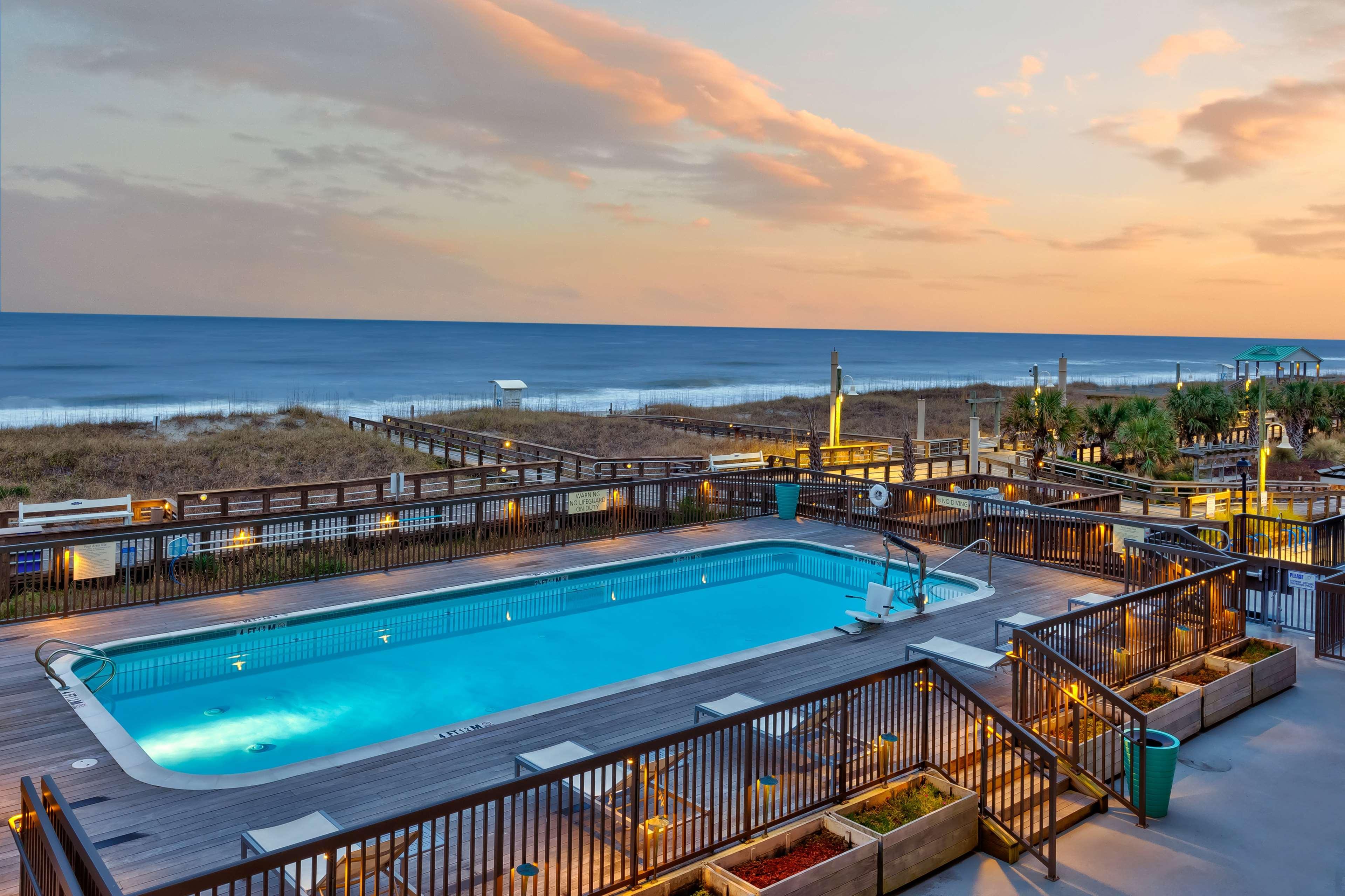 Hampton Inn & Suites By Hilton Carolina Beach Oceanfront Exterior photo