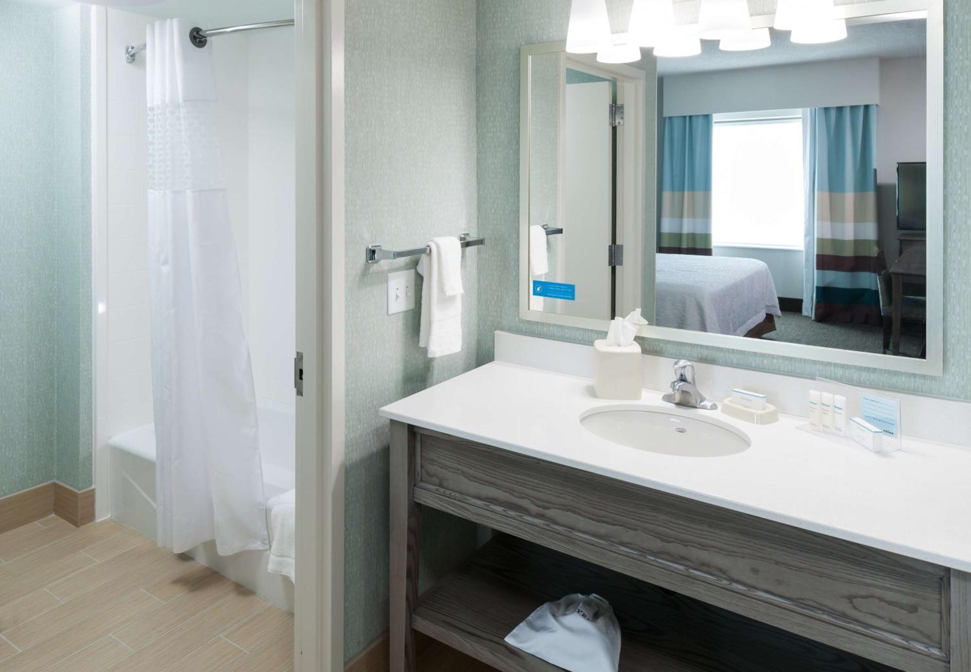 Hampton Inn & Suites By Hilton Carolina Beach Oceanfront Exterior photo