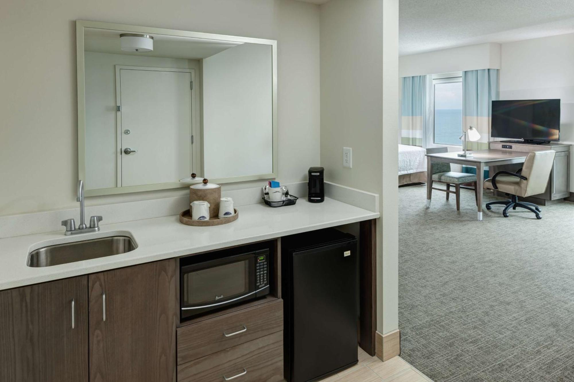 Hampton Inn & Suites By Hilton Carolina Beach Oceanfront Exterior photo